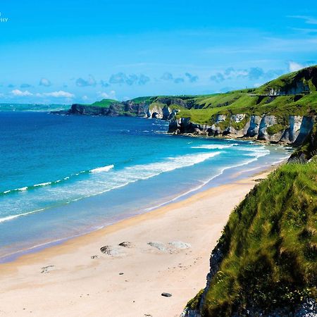 Вілла Portrush By The Tee Екстер'єр фото
